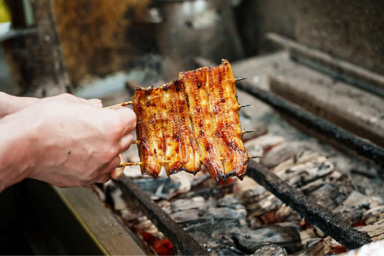 備長炭で焼き上げることでふっくら・香ばしく、うなぎ本来の旨みが引き立つ