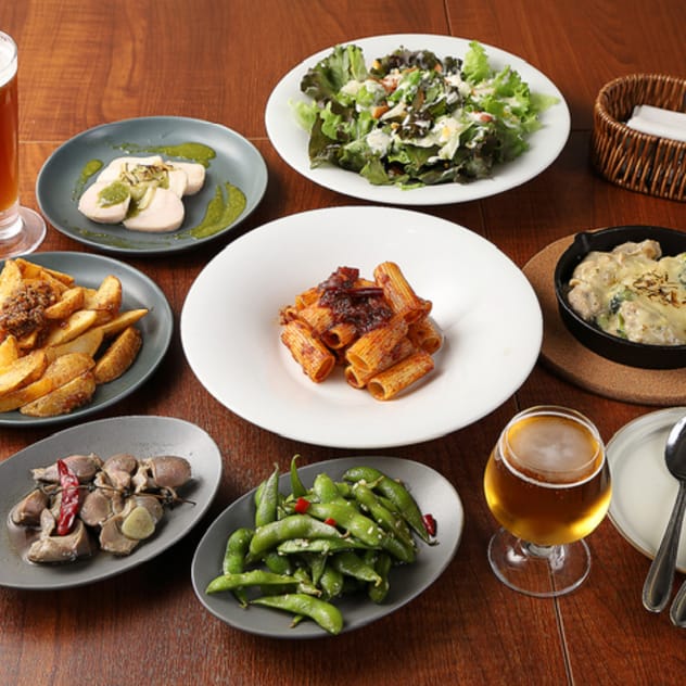 フードメニューも充実。ビアソムリエの店主がペアリングも丁寧に教えてくれる