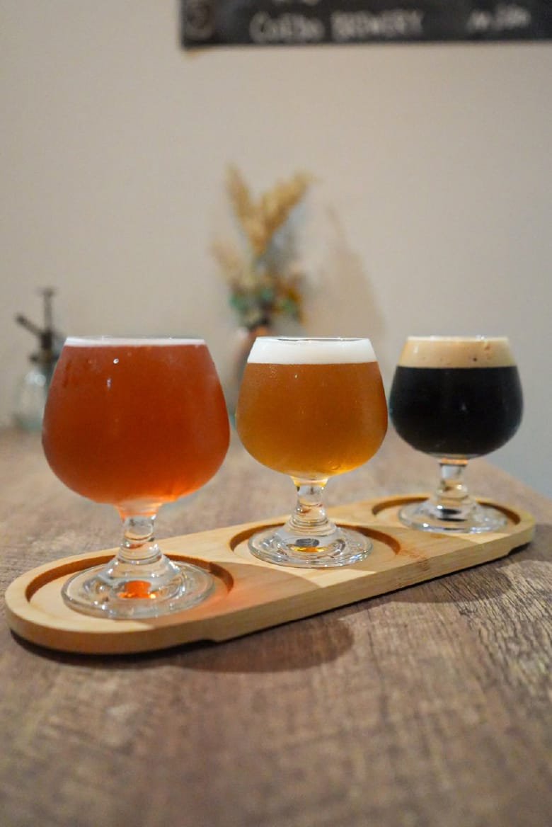 まずは「クラフトビール飲み比べ3種」（1,550円）でお好みのテイストを見つけて