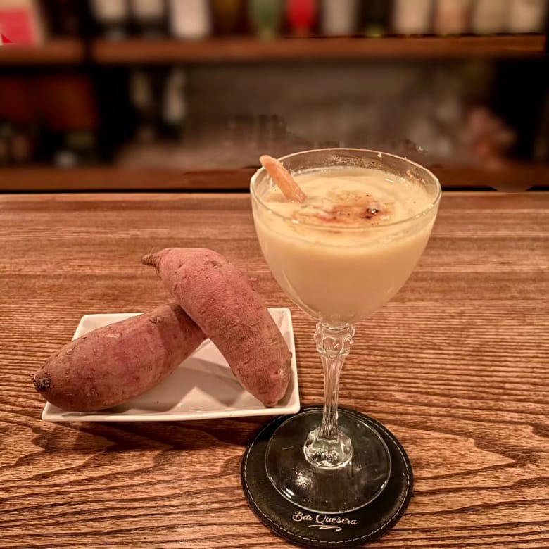 毎年好評の『サツマイモのカクテル』（1,400円）は表面がキャラメリゼされ、まるで飲むスイーツ