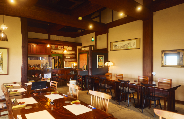 和の落ち着いた雰囲気のなかで食事が楽しめる