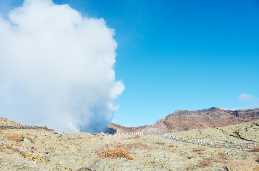 火山ガスや火山活動などにより立入規制が入ることも。詳しくは阿蘇市のサイトで確認を