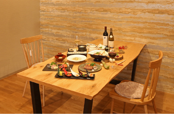 保湿・保温効果の高い翡翠色の天然温泉をかけ流しで楽しめる蘇山郷の大浴場