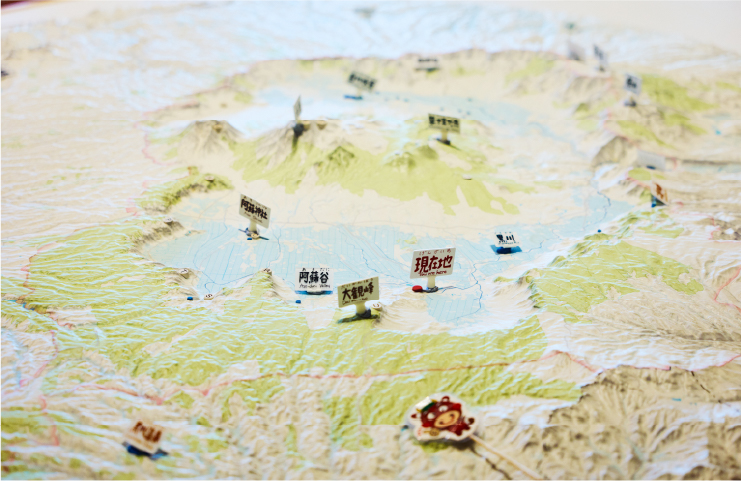 立体地形図で草原を守るための取り組みを紹介