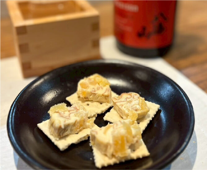 「数の子チーズ」880円。多彩なおつまみメニューが揃う