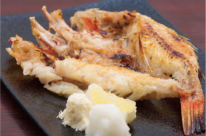 「きんき塩焼き」4,500円。身はふっくらとして、上品な脂のうま味が広がる