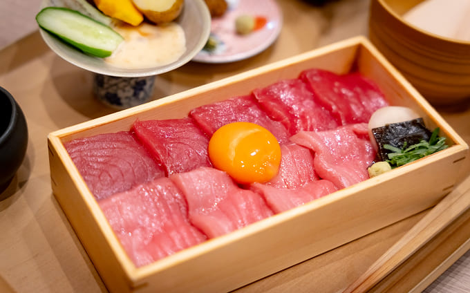 赤身とトロの二色お重