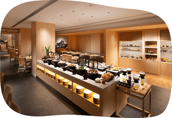 和洋多彩な料理が並ぶ朝食会場「OPEN」。その日の気分に合わせた朝食が楽しめる