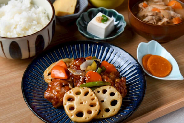 メインを選べるランチプレート「おぼん」（1,280円）