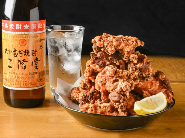 名物の唐揚げはボリューム満点で６００円