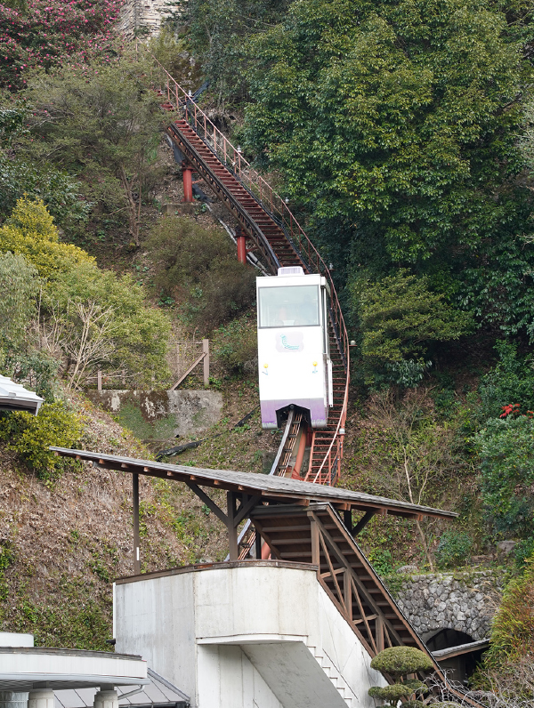 展望露天風呂へと続くモノレール