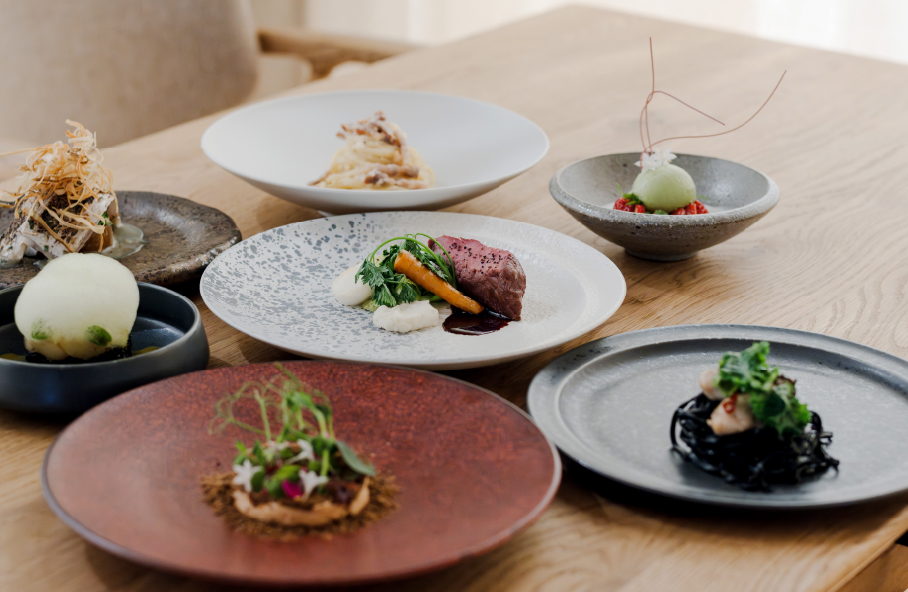 ディナーコースは要予約。ハーフコース5,500円、フルコース8,250円