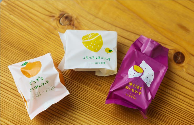 でこでこでこぽんケーキ432円、璃の香レモンケーキ378円、ほくほくおいもケーキ378円。パッケージもかわいくお土産におすすめ