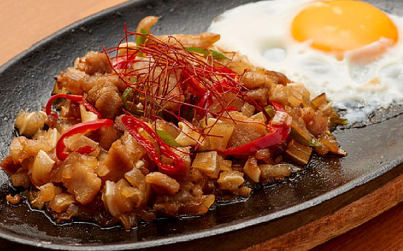 フィリピンの国民食「シシグ」は、迷ったら頼みたい看板メニュー