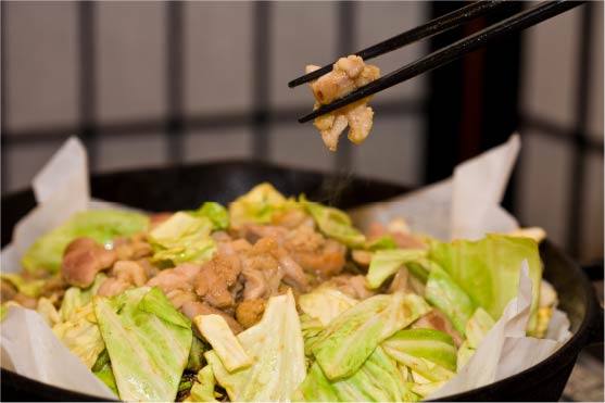 朴葉味噌に鶏ちゃん、トマト丼と新旧地元グルメが充実