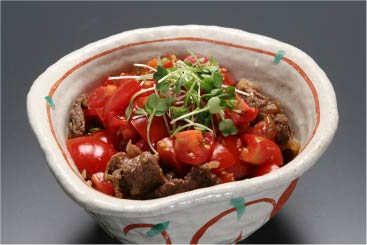 朴葉味噌に鶏ちゃん、トマト丼と新旧地元グルメが充実