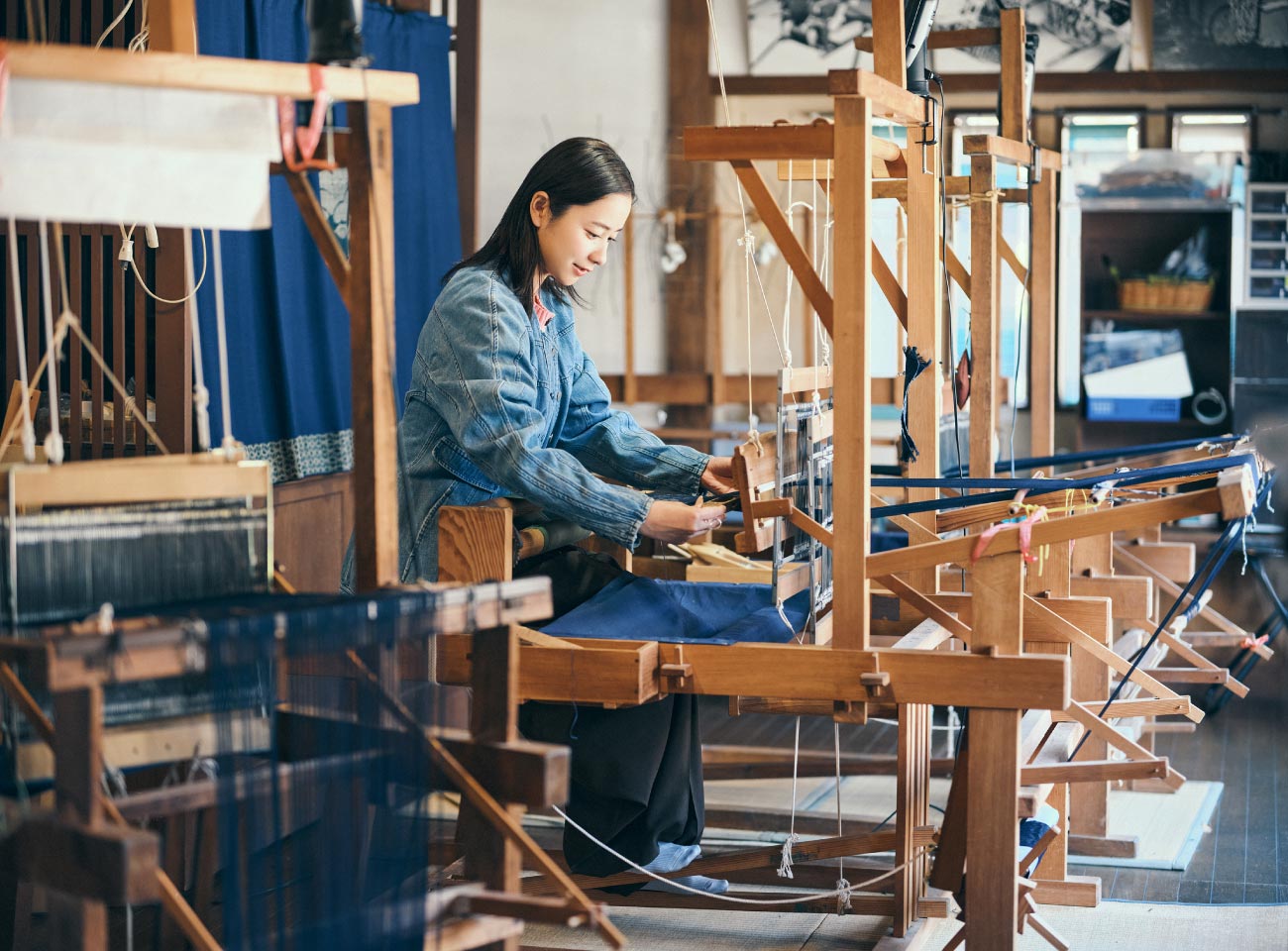 倉吉絣コースターづくり体験は1人2,000円、所用時間は約1時間。事前に電話予約を