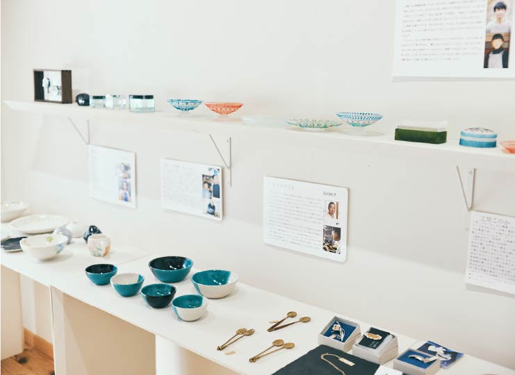 西郷地区には人間国宝の前田昭博氏をはじめ、多くの工芸作家が集まっている