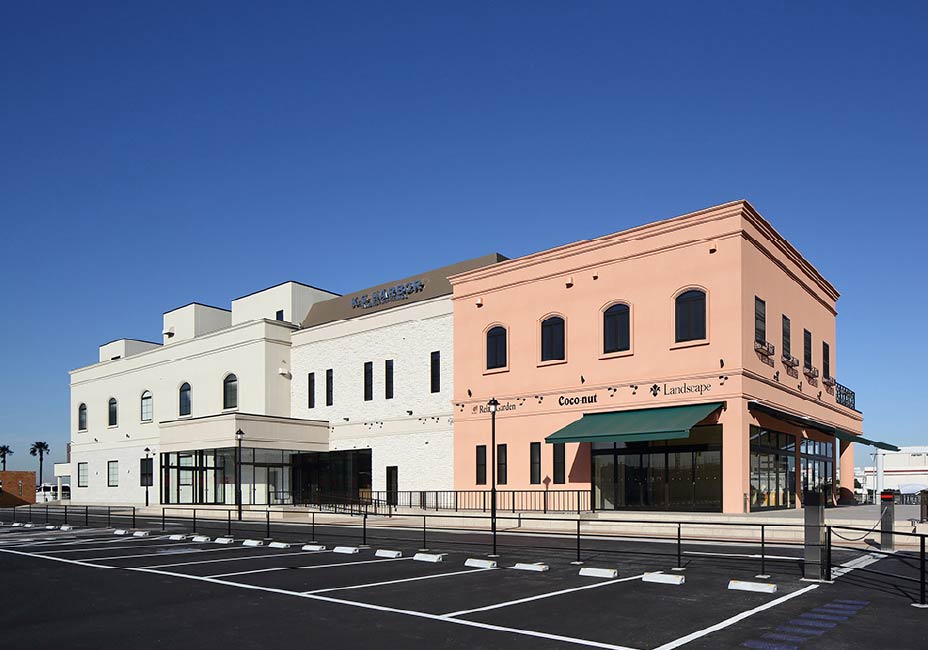 ケーズハーバーは千葉ポートパークに隣接している