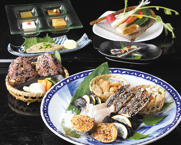 房州産の一夜干しや茹で落花生が銘酒に合う「千葉コース」