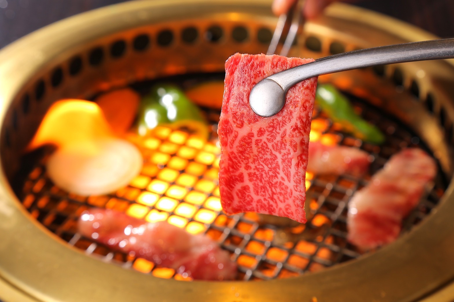 手切りが肉の持つ本来の魅力を最大限に引き出す