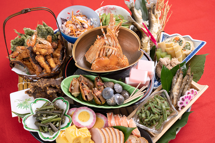 高知名物を少しずつ楽しめる、彩り豊かな皿鉢料理