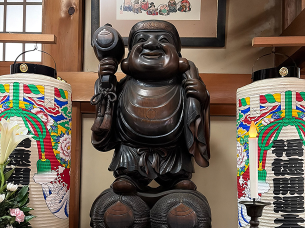 なごや七福神の大黒天。楠の一木彫りで５尺に及ぶ尊像