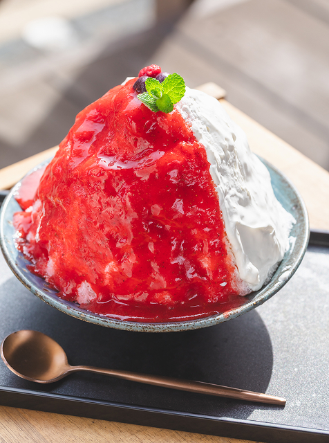 ケーキのような味わいのかき氷が評判の「神乃氷」