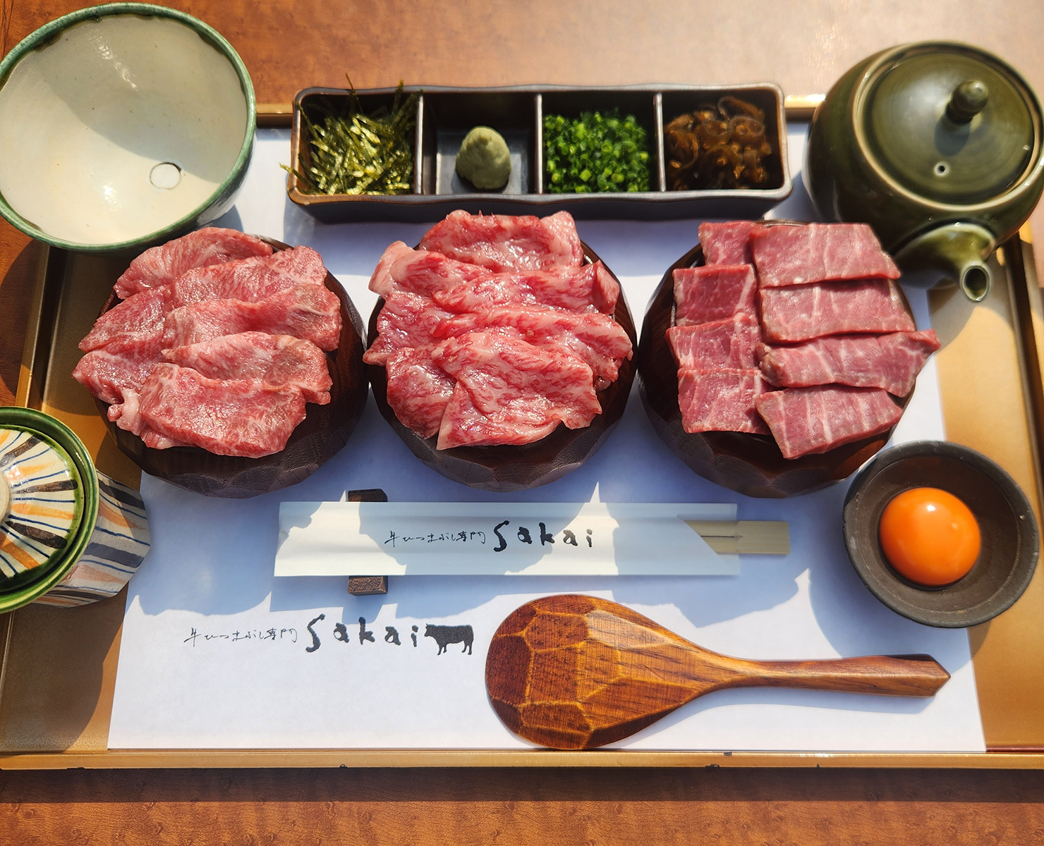 そのまま、薬味で、出汁をかけて。三段で味わう牛ひつまぶし