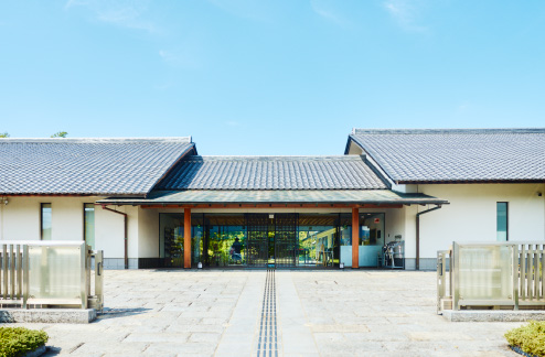 和泉市久保惣記念美術館の外観