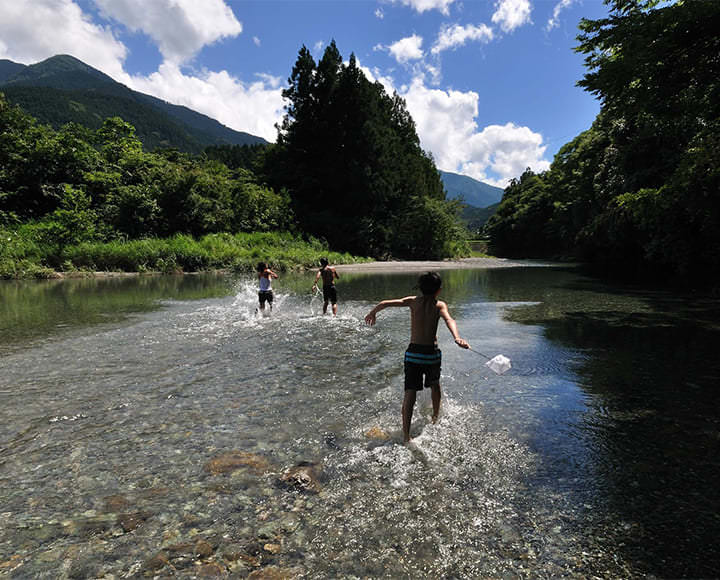 豊かな自然の中での旅体験が人気、神山町（徳島）
