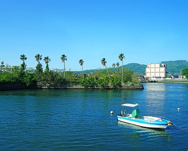 本州最南端のリゾート温泉地、指宿温泉（鹿児島）