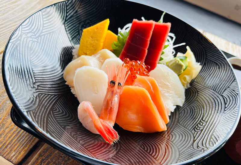 光る海