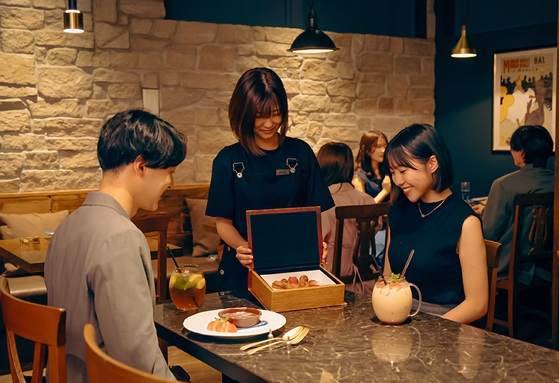 Antique Chic Brooch 横浜店