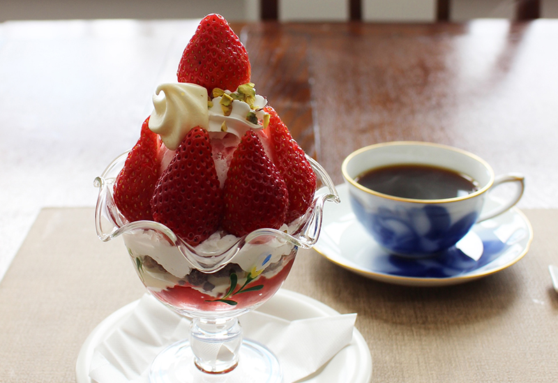 Coffee Restaurant & Boutique mari