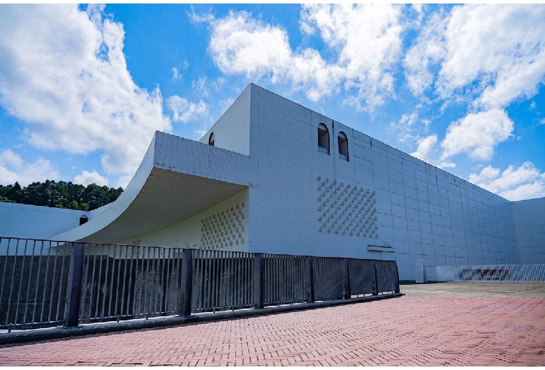 青森県立美術館