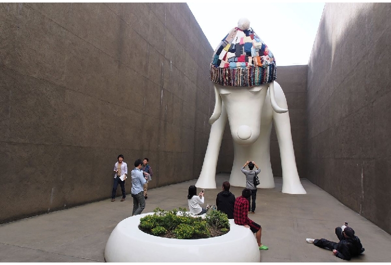 青森県立美術館