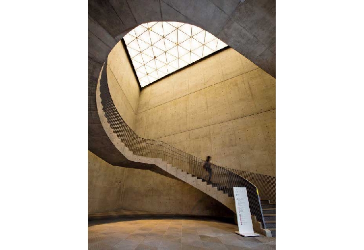 秋田県立美術館