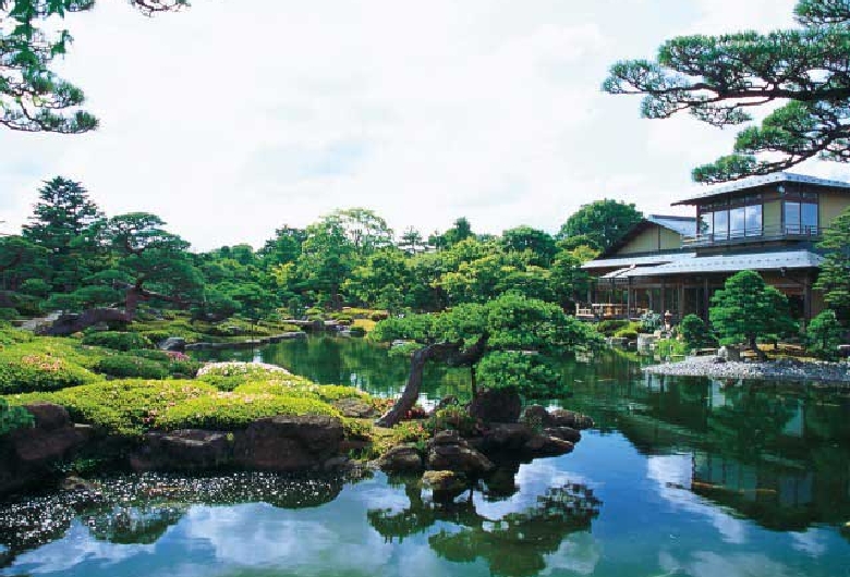 日本庭園由志園