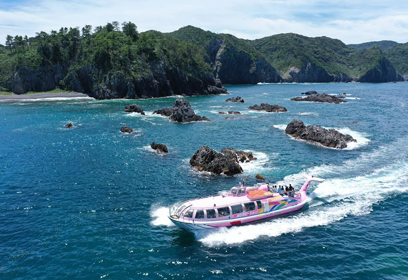 青海島観光汽船［おおみじまかんこうきせん］＞青海島の神秘の洞窟を