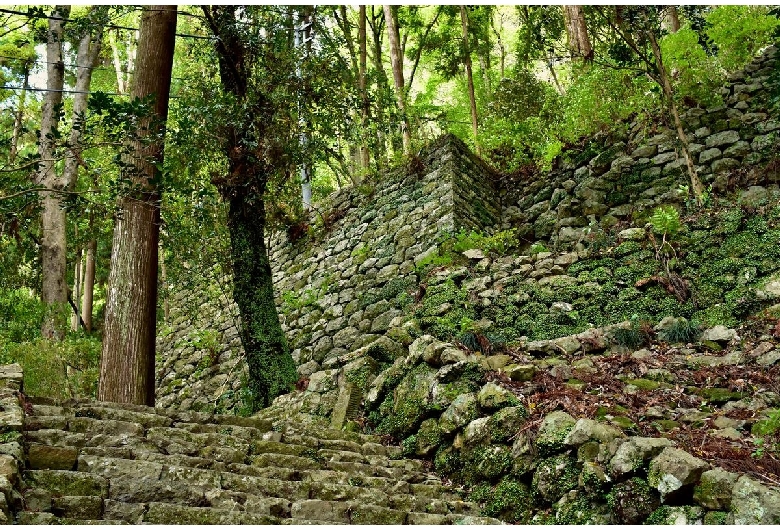 鳳来寺山