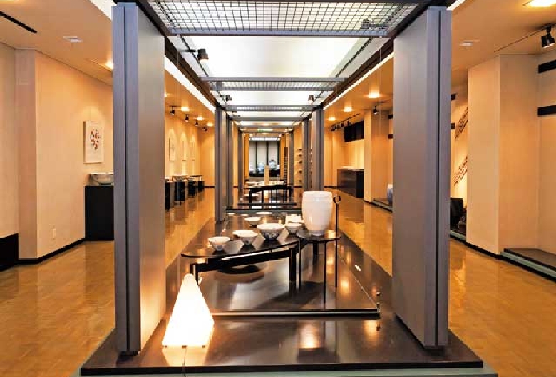 砥部焼伝統産業会館