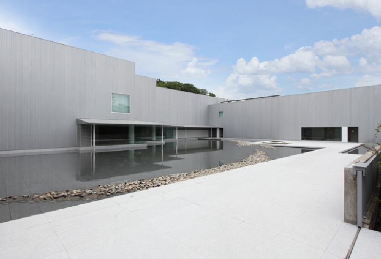 長野県立美術館