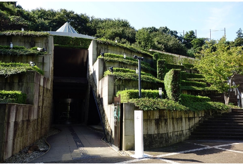 川崎市岡本太郎美術館