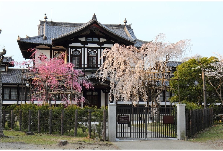 仏教美術資料研究センター（旧奈良県物産陳列所）