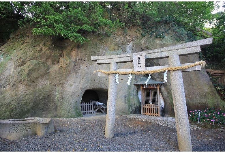 岩樟神社