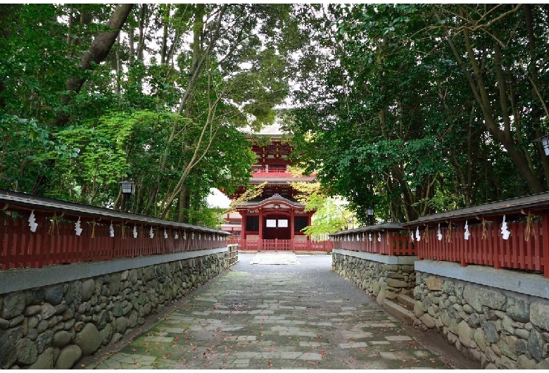 薦神社