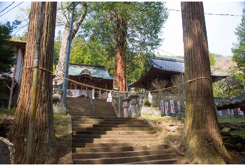 新海三社神社