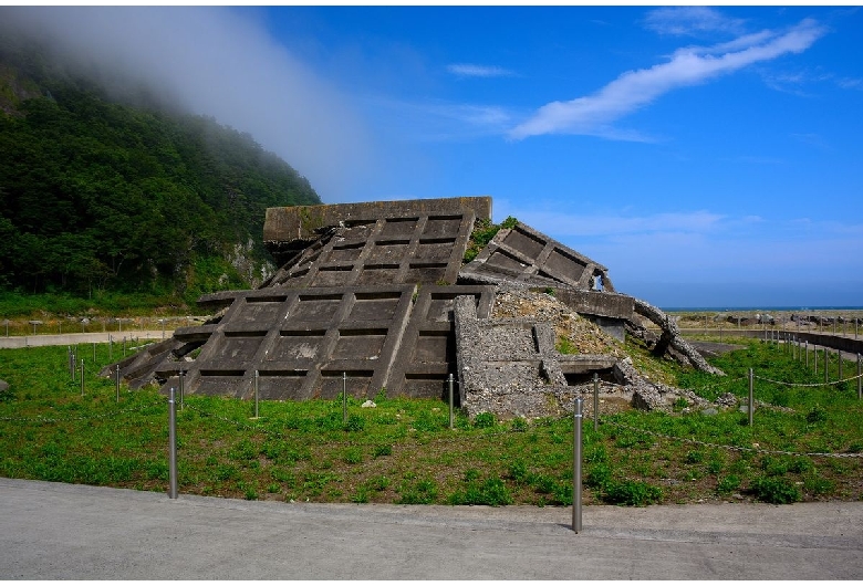 明戸海岸防潮堤（震災遺構）