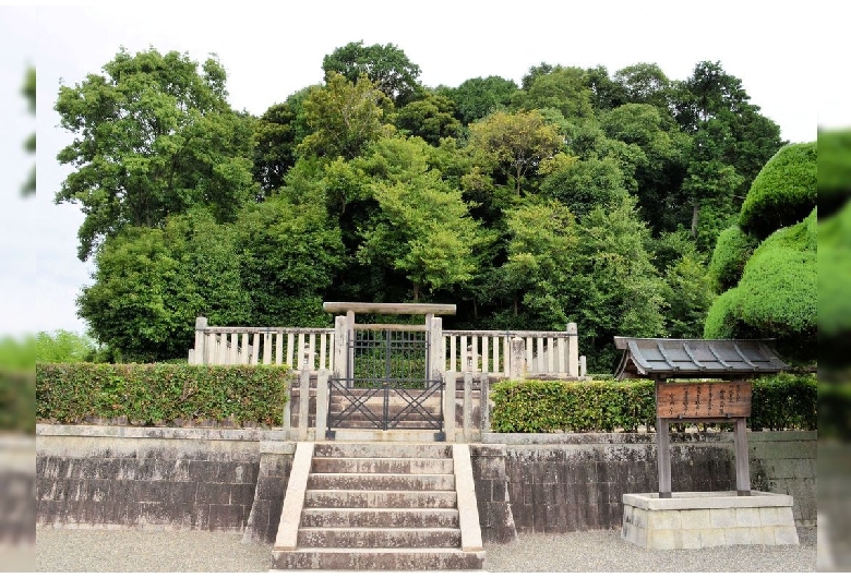 天武・持統天皇陵（野口王墓）